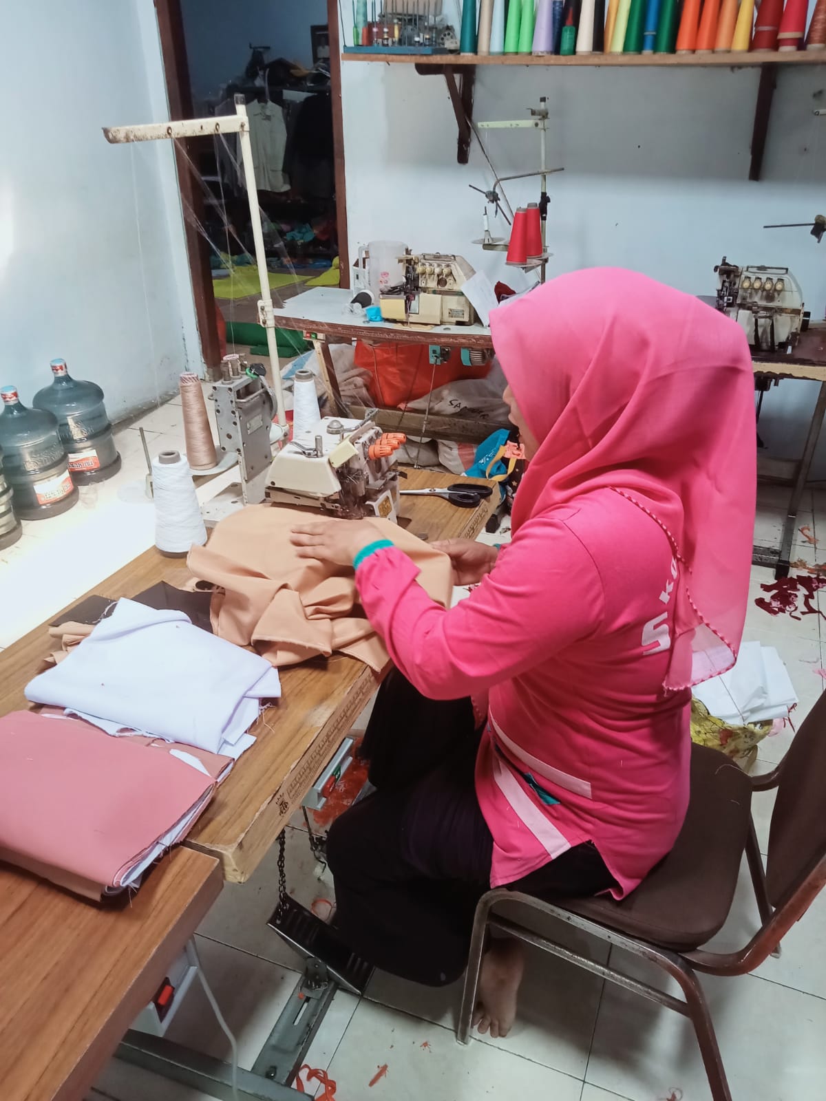 Penjahit Griya Mufiidah: Sentuhan Jahitan yang Membangun Kepercayaan di Cilacap